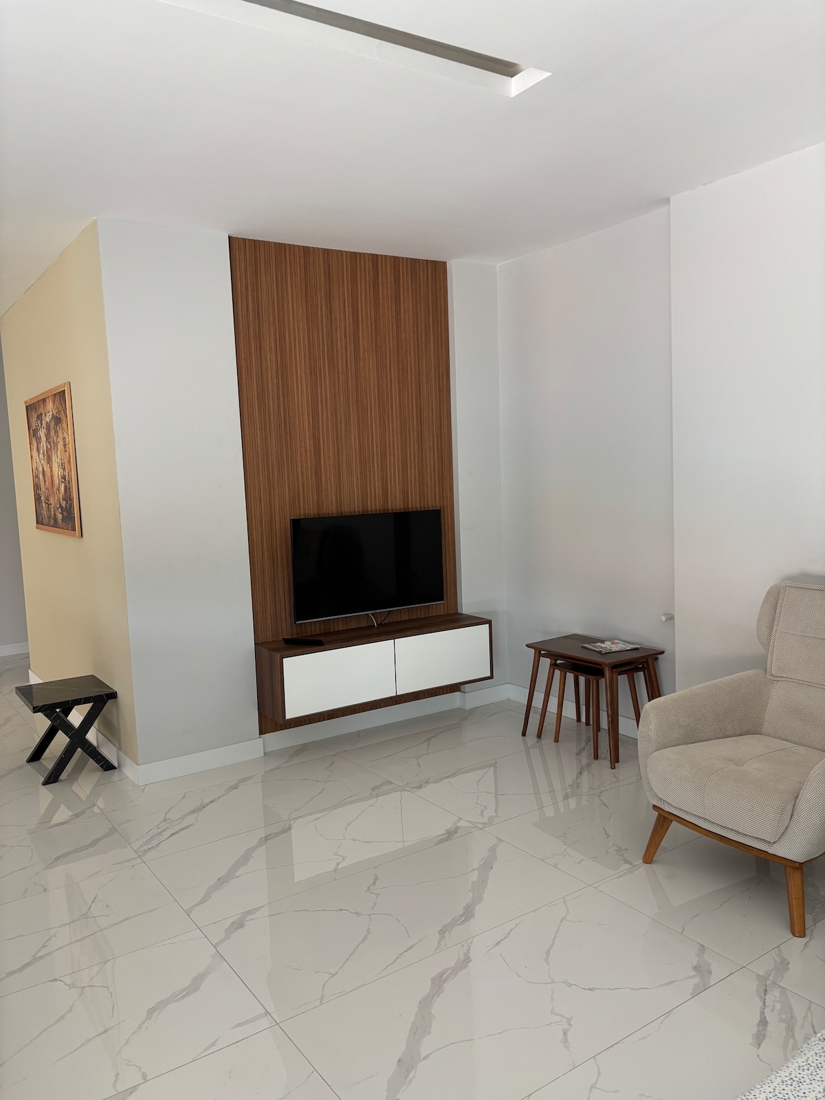 Deniz manzaralı orman içinde gürültüden uzak huzur