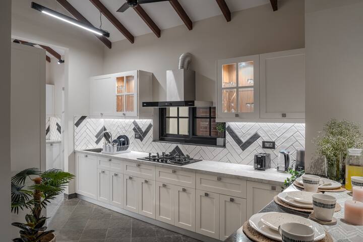 Full kitchen image 1