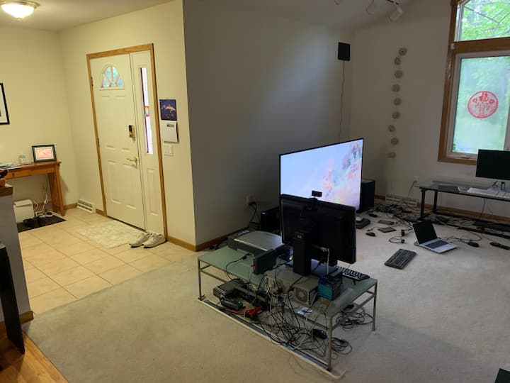 Quiet Room Near The Airport  靠近麦迪逊机场的安静的独立房间 - Madison, WI