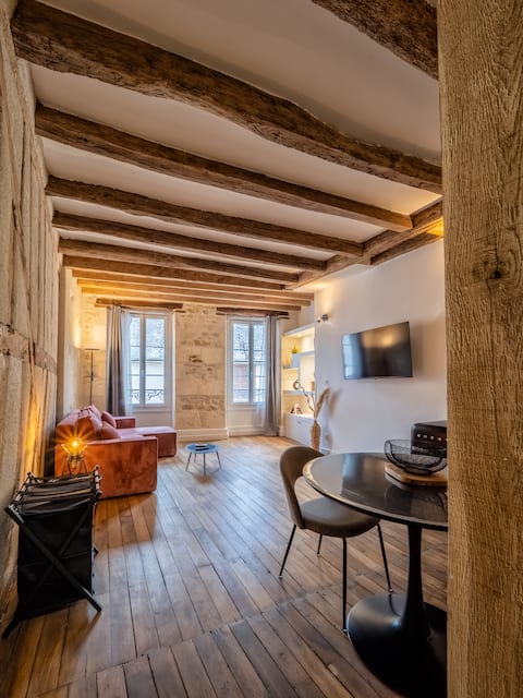 Airbnb performant: The Avaricum Studio à Bourges
