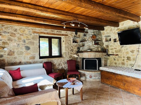Top performing Airbnb: Fos Guesthouse in Δήμος Σικυωνίων