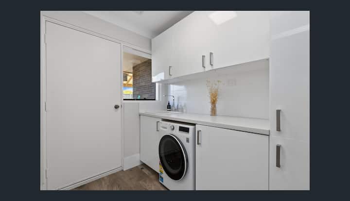 Coastal Comfort B  Pool, Sauna & Beach Nearby! - Mindarie