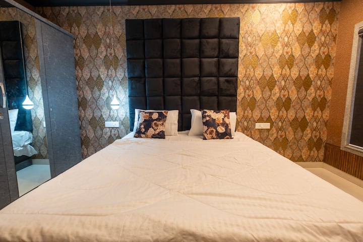 Bedroom 1 image 3