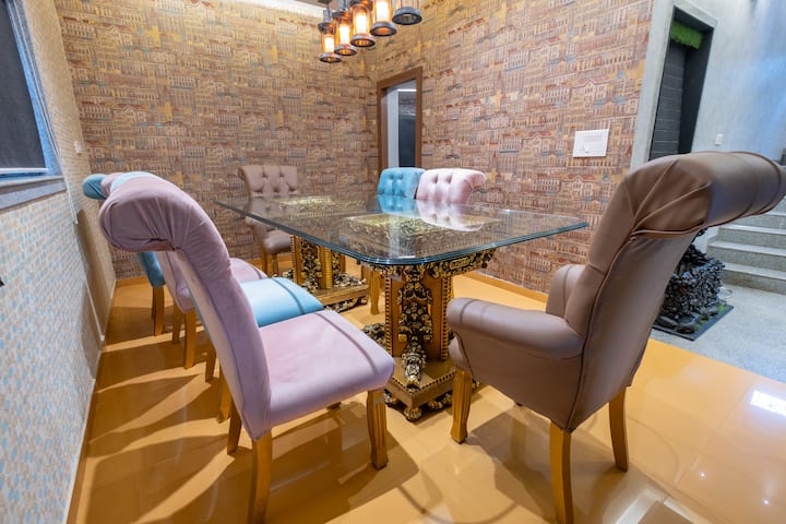 Dining area image 2