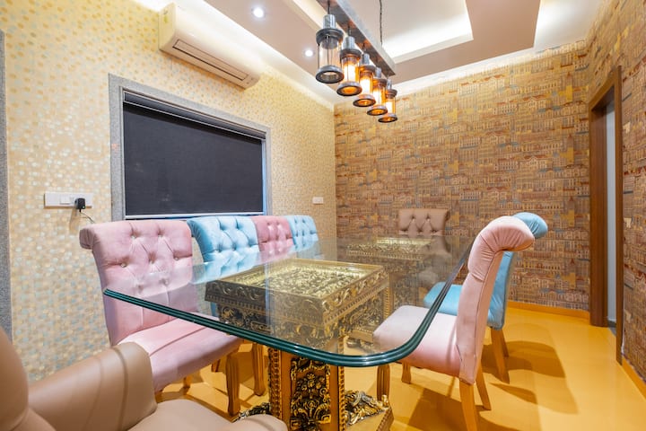 Dining area image 1