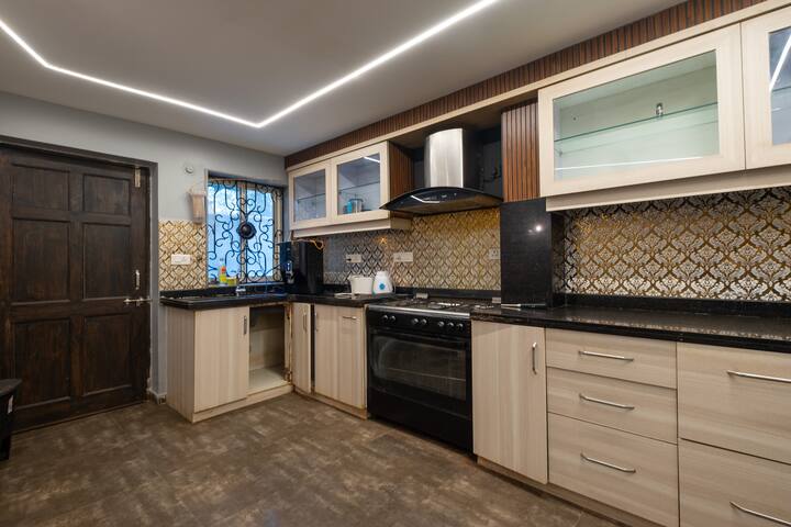 Full kitchen image 1