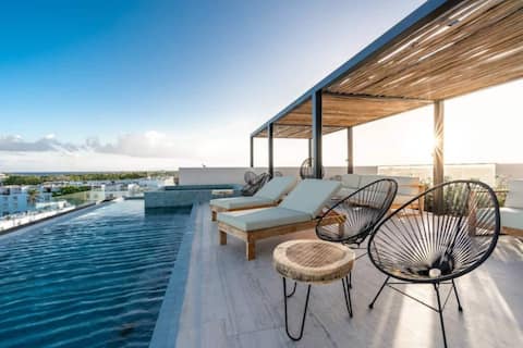 Amazing roof pool, spectacular view and location