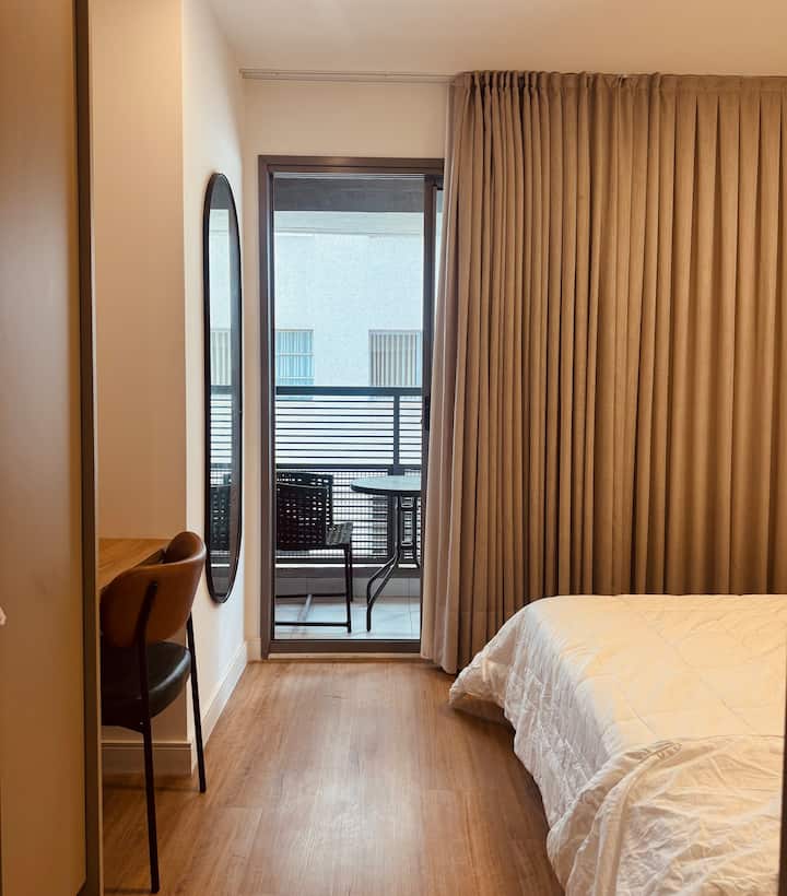 Studio Com Sacada No Itaim Bibi, Rua Silenciosa - Brasil
