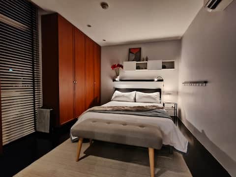 57m² Spacious 1Br just steps from MRT & BTS sta.