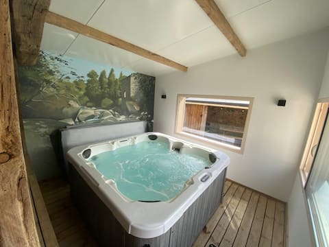 Le Clos des Prés Gîte for 4 people with Pool and Hot Tub