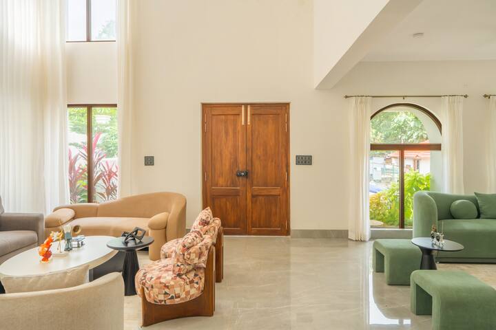 Living room image 7
