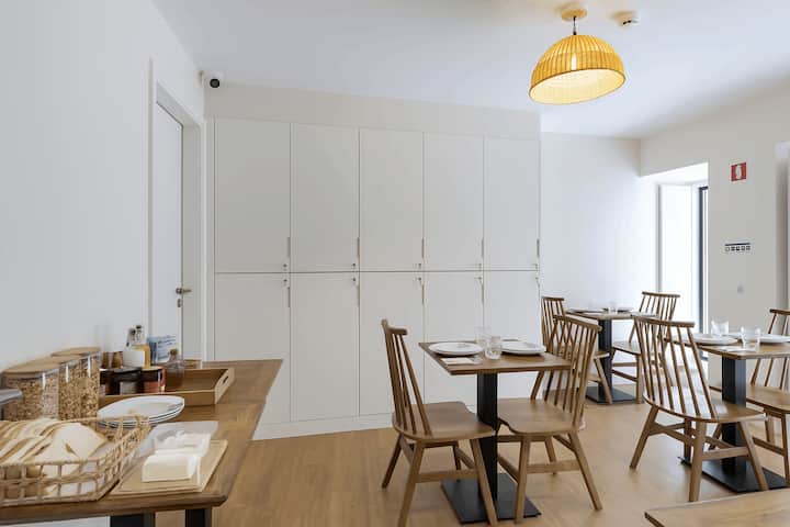 Modern Apartment With Plenty Of Natural Light - Lizbon