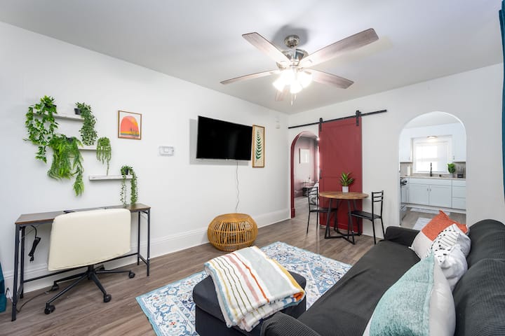 Stylish 1 Bed 1 Bath - Full Kitchen & W/d Access - Wichita, KS