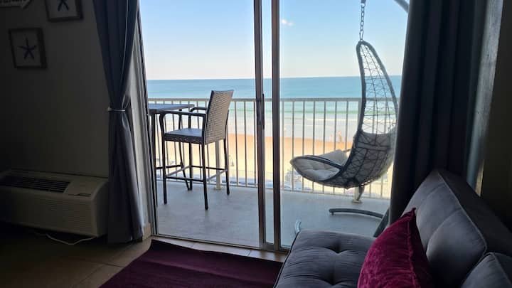 Sunrise Ocean Views- Balcony - 2 Pools - Queen Bed - Daytona Beach, FL
