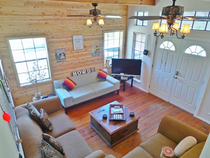 New ~Whispering Winds On The River-fun & Fishing - Smithville, TX