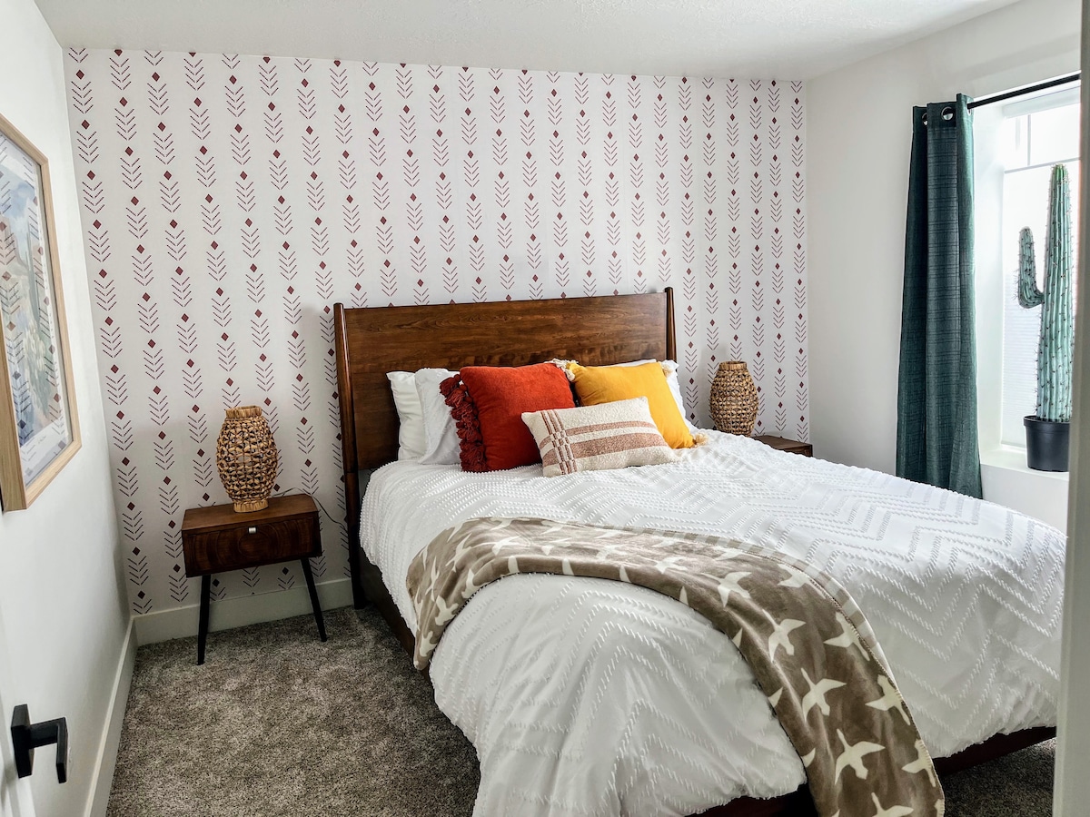 Skryte sa v dolnej spálni Desert Bedroom #3 s manželskou posteľou 