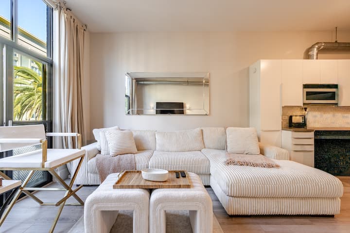 Stylish Santana Row Retreat | Garage Parking - Santa Clara, CA