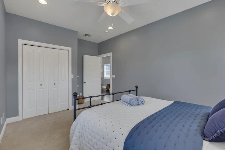 ห้องนอน 3 – ชั้น 3 (เตียงควีนไซส์)