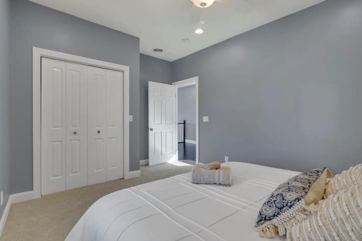 ห้องนอน 2 – ชั้น 3 (เตียงคิงไซส์)