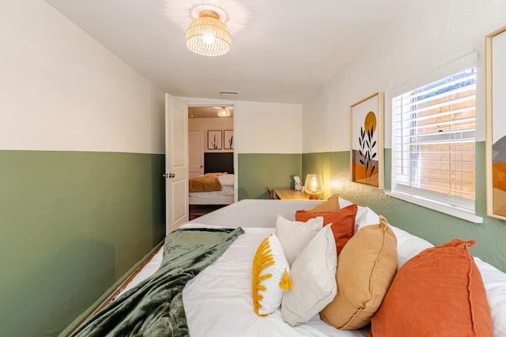 Vista de la cama de día tamaño queen en el dormitorio 4: la habitación de la cama de día.