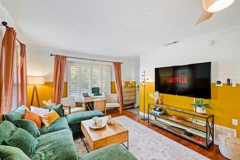 Popular Airbnb listing: POOL | HOT TUB | Fire Table | BBQ Grill | Games in Zilker