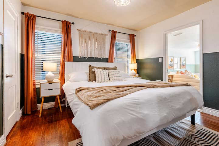 Vista frontal del dormitorio 3: la habitación «Green Forest». 