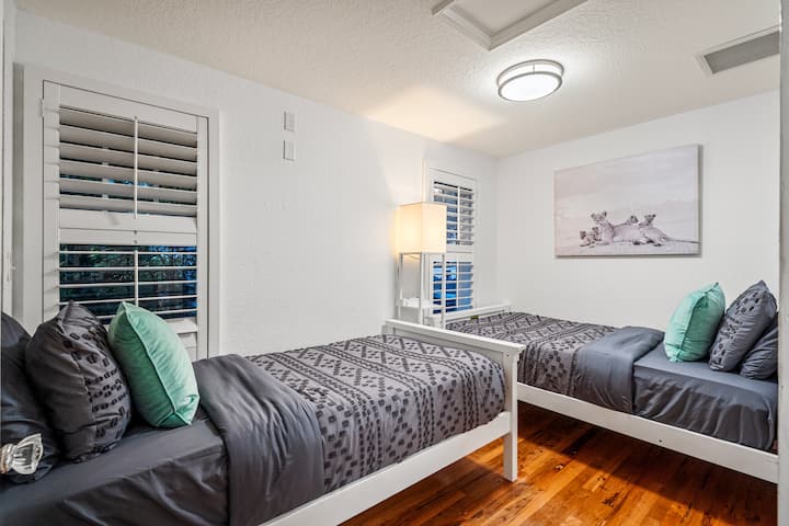 Cozy bedroom with two twin beds
