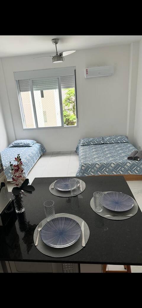 Popular Airbnb listing: Kitnet Pé na Areia Pitangueiras Guarujá (Kitnet Feet in the Sand Pitangueiras Guarujá) in Guarujá