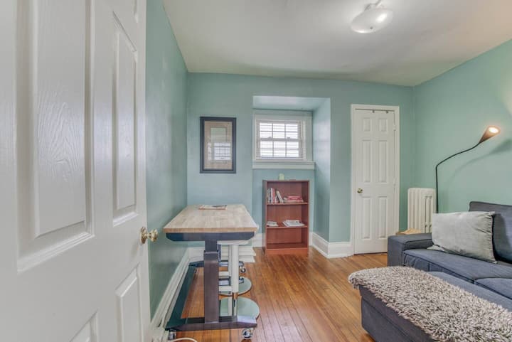 Cozy Light-filled Charles Village, Jhu Apt - Parkville, MD