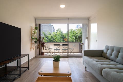 Successful Airbnb property: Juárez/Roma Gem | Large Balcony w/ Skyline Views in Juárez