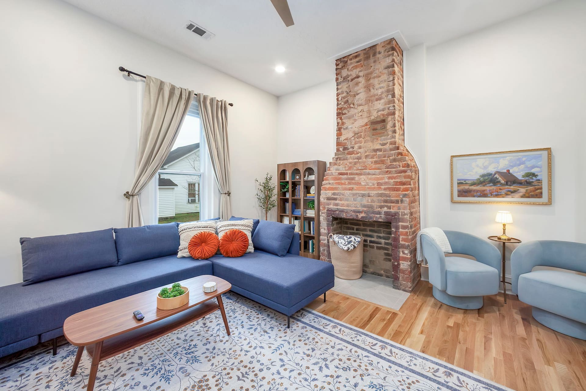 Marie’s Cottage Off Main – Walk to Downtown