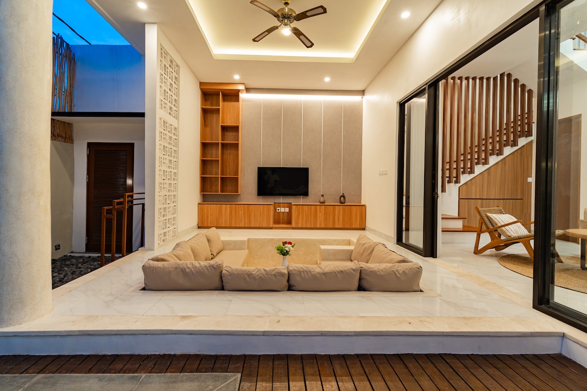 Villa in Mengwi · 2 bedrooms · 2 beds · 2 private baths, comparable Airbnb