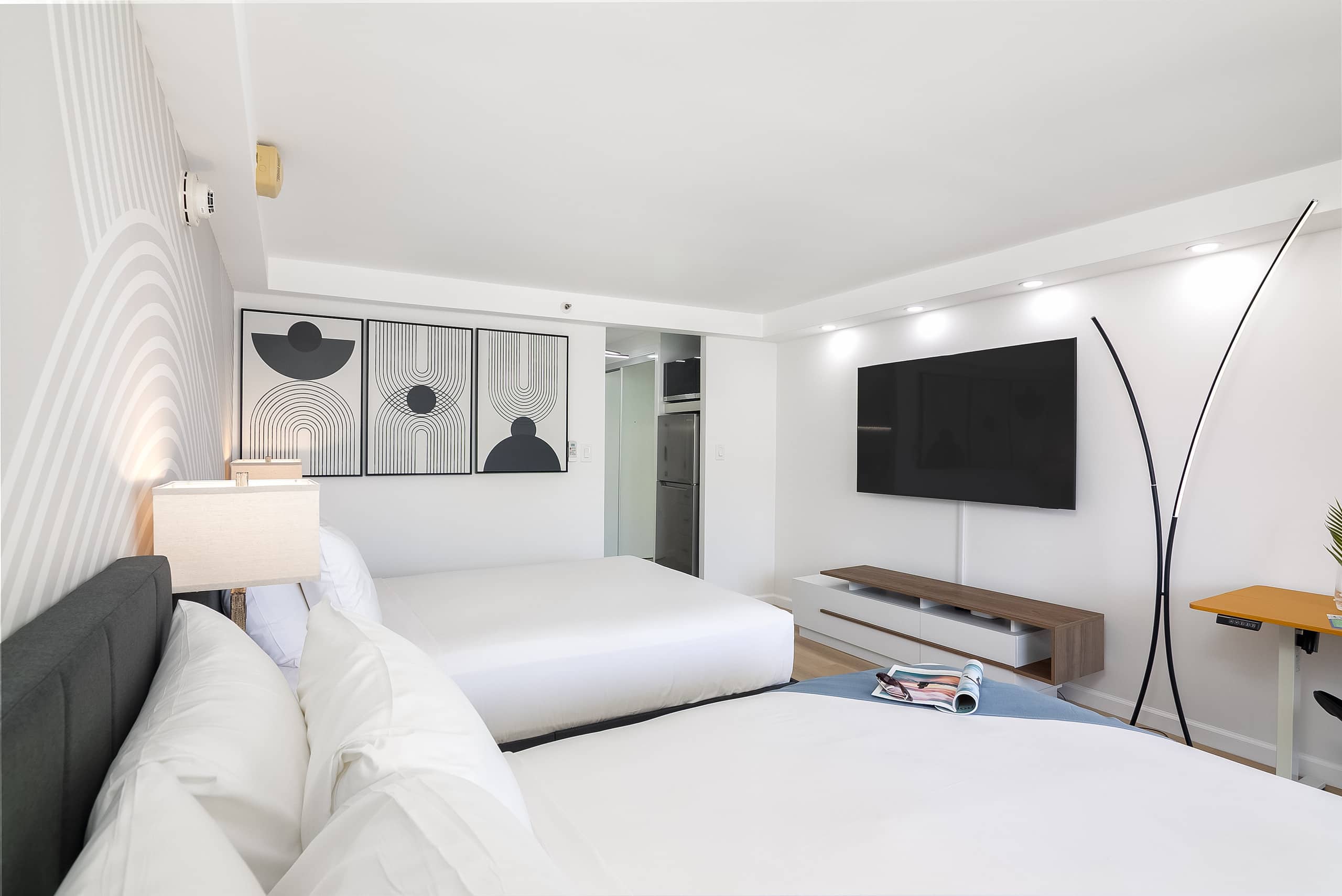 Waikiki studio w/ city skyline view & beach access - Image 60