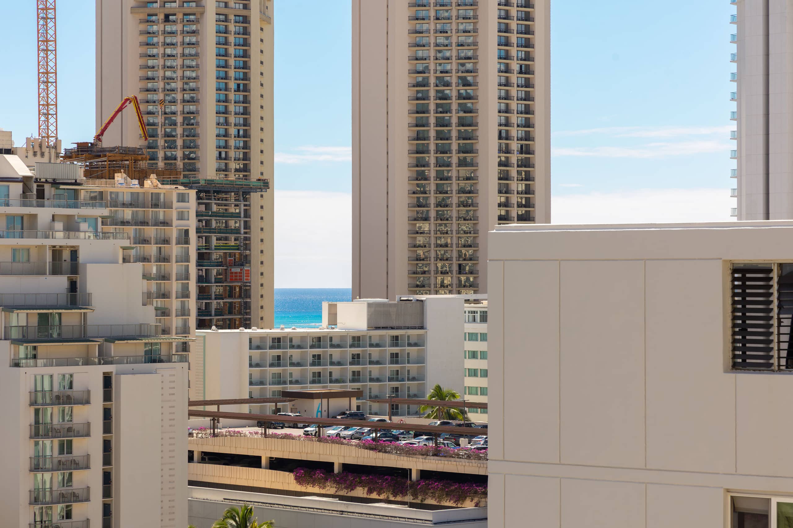 Waikiki studio w/ city skyline view & beach access - Image 27