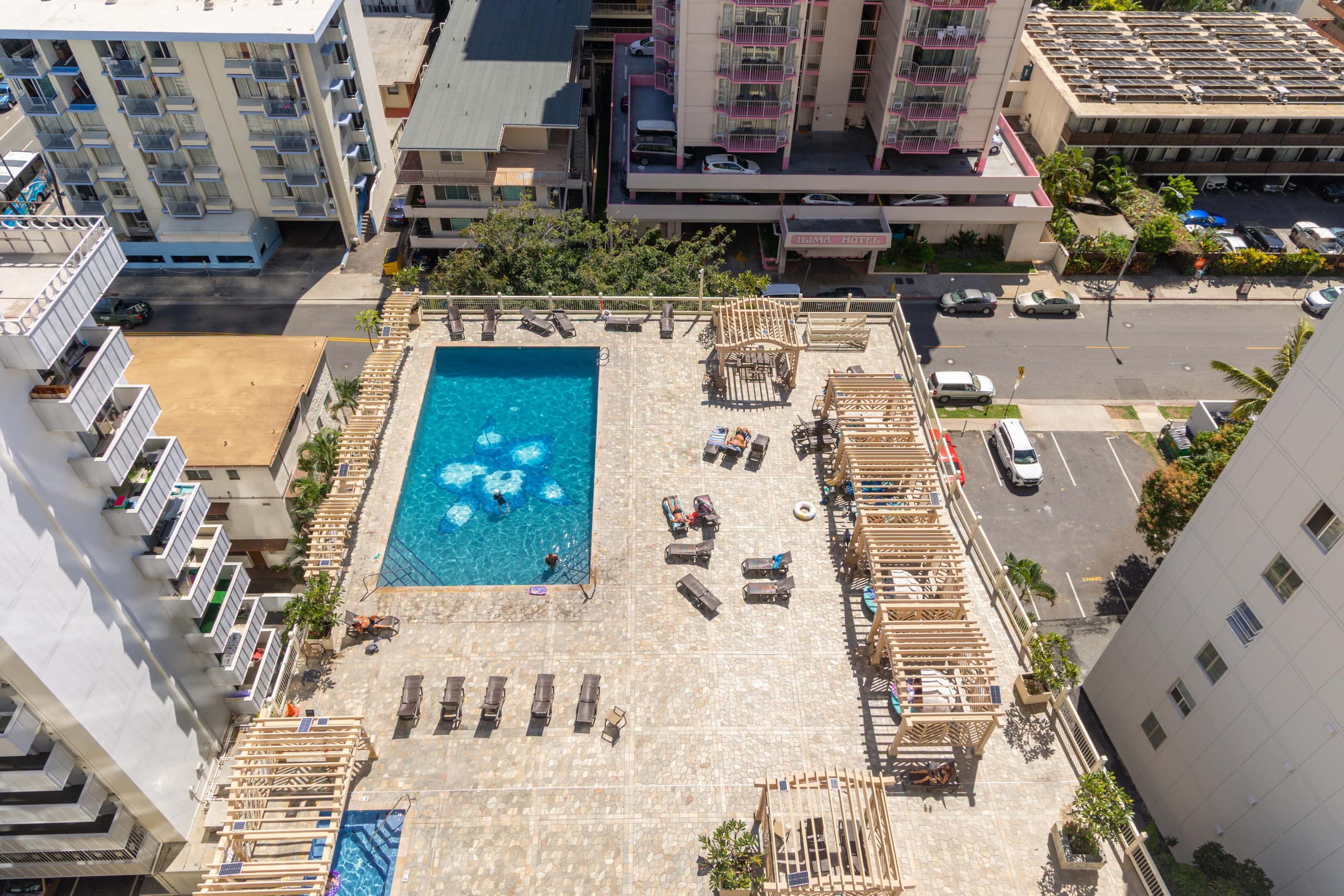 Waikiki studio w/ city skyline view & beach access - Image 45