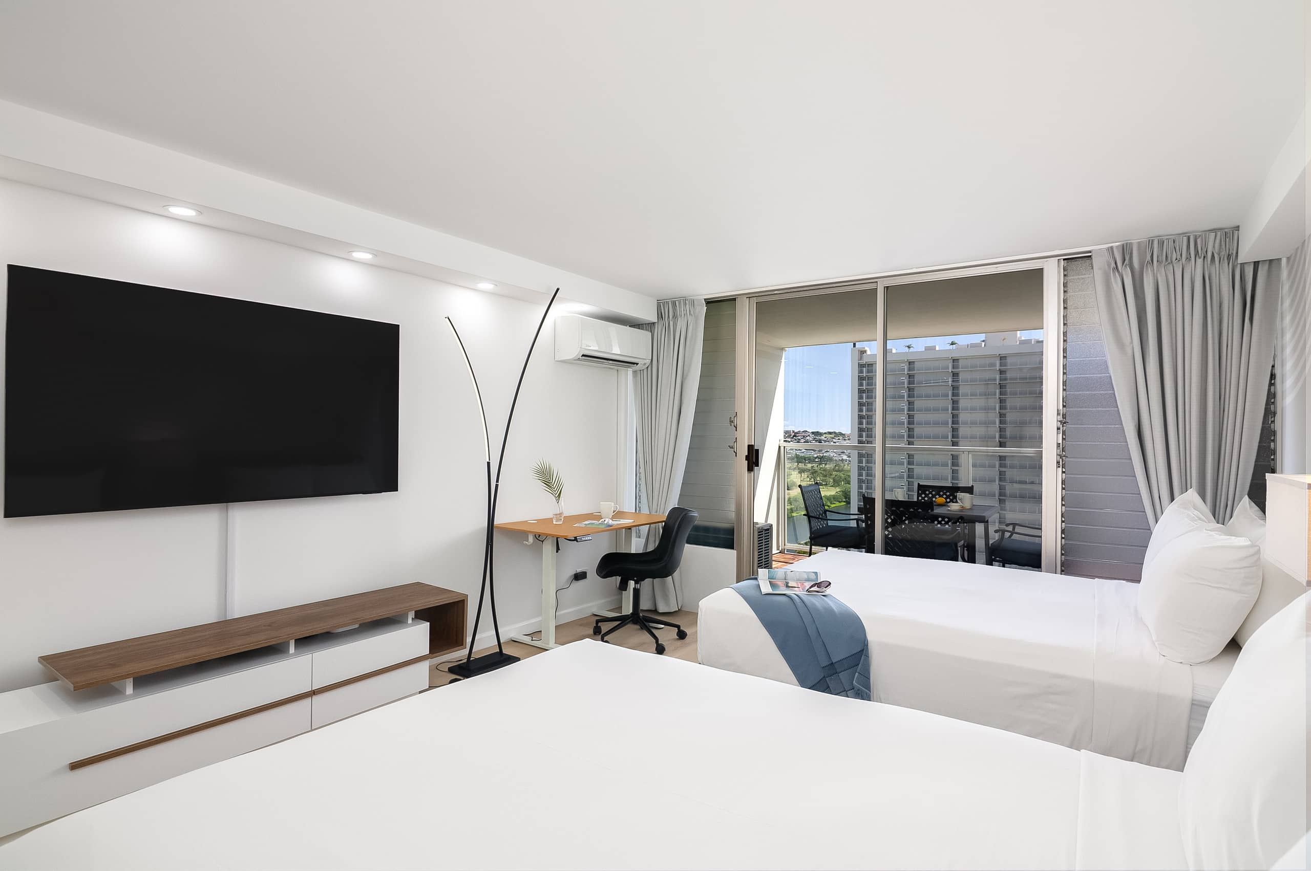 Waikiki studio w/ city skyline view & beach access - Image 61