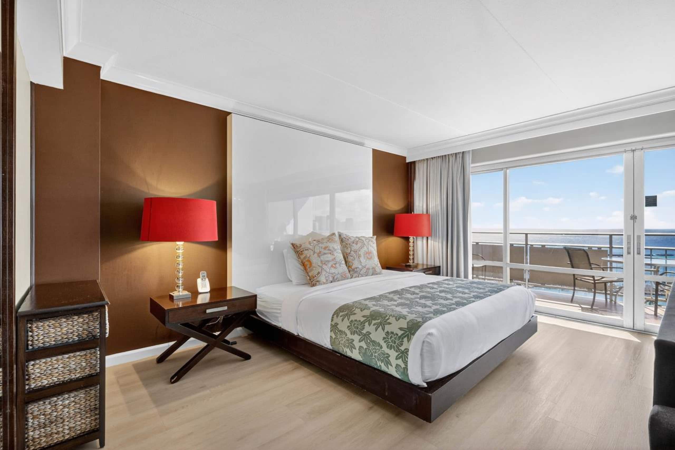 Condo in Honolulu · ★4.84 · 1 bedroom · 2 beds · 1 private bath - Image 8