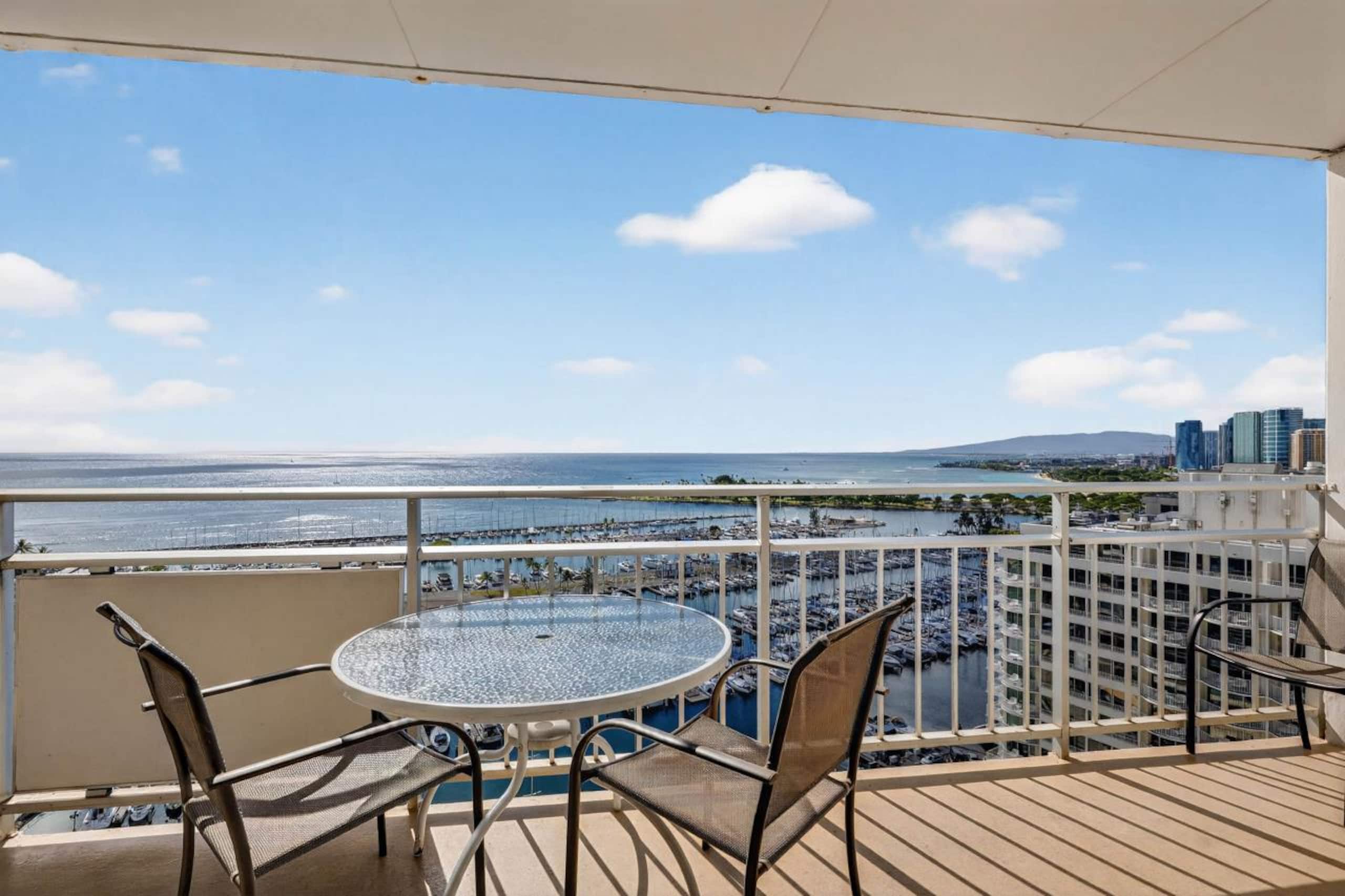 Condo in Honolulu · ★4.84 · 1 bedroom · 2 beds · 1 private bath - Image 15