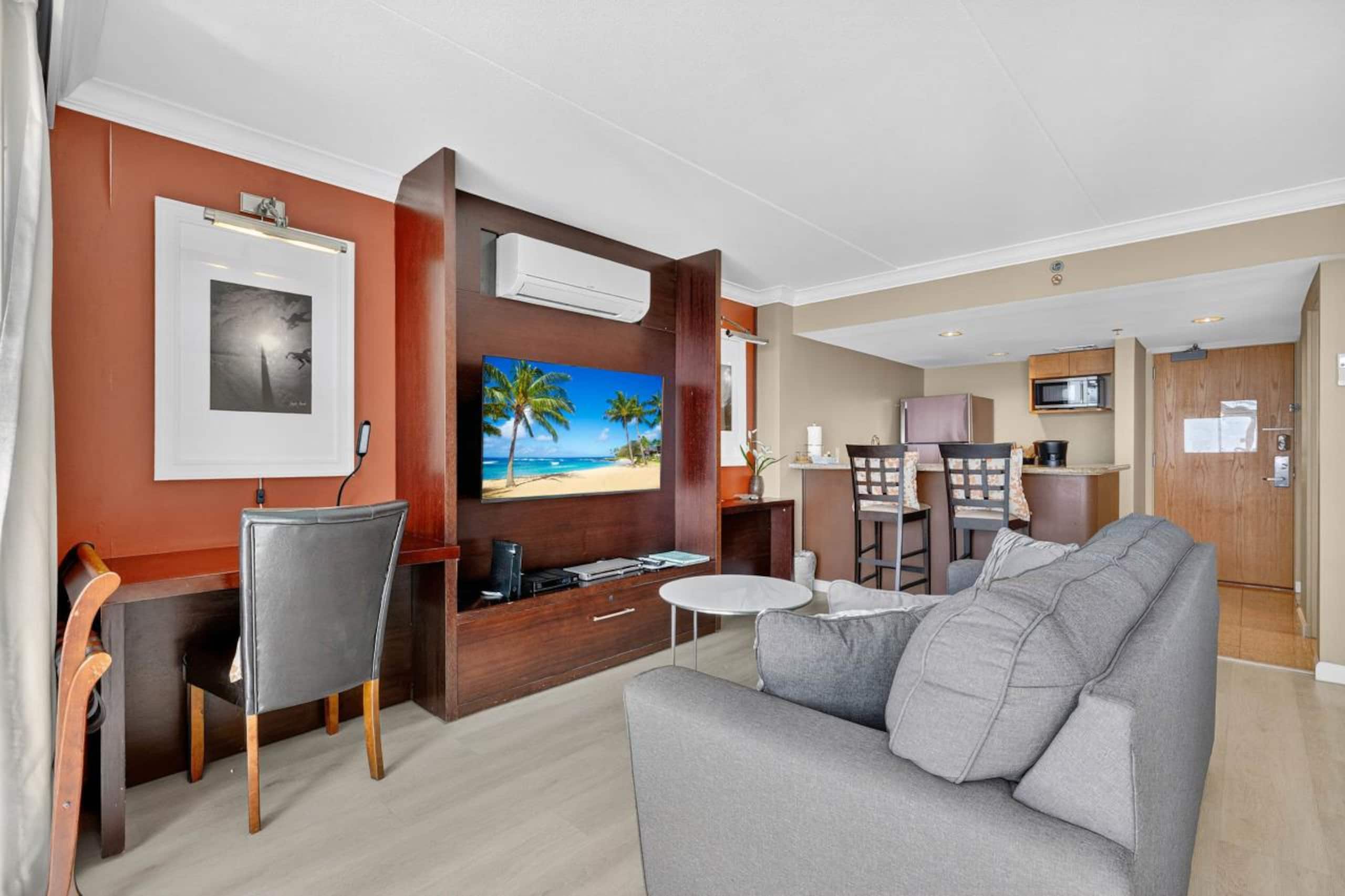 Condo in Honolulu · ★4.84 · 1 bedroom · 2 beds · 1 private bath - Image 3
