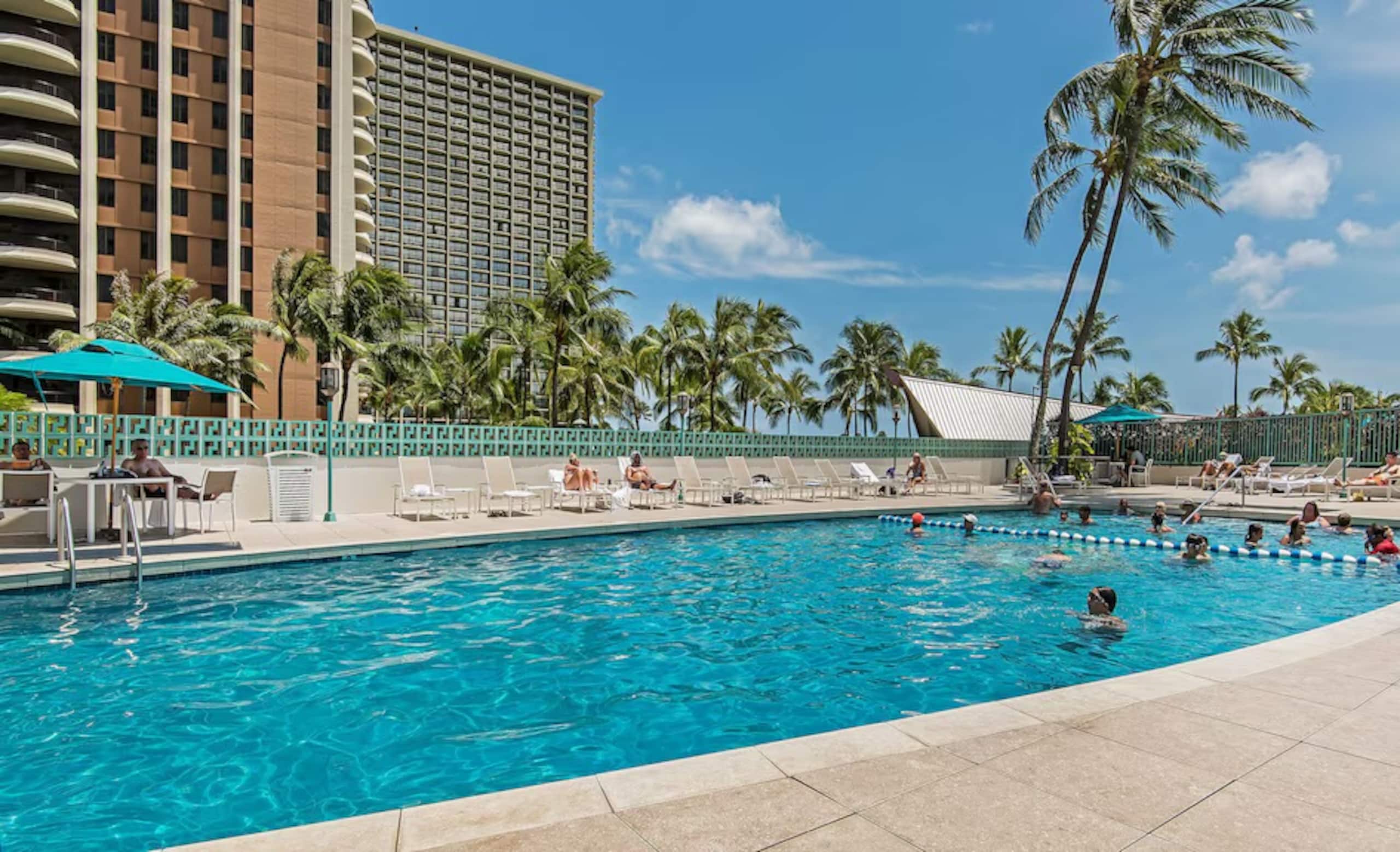 Condo in Honolulu · ★4.84 · 1 bedroom · 2 beds · 1 private bath - Image 20