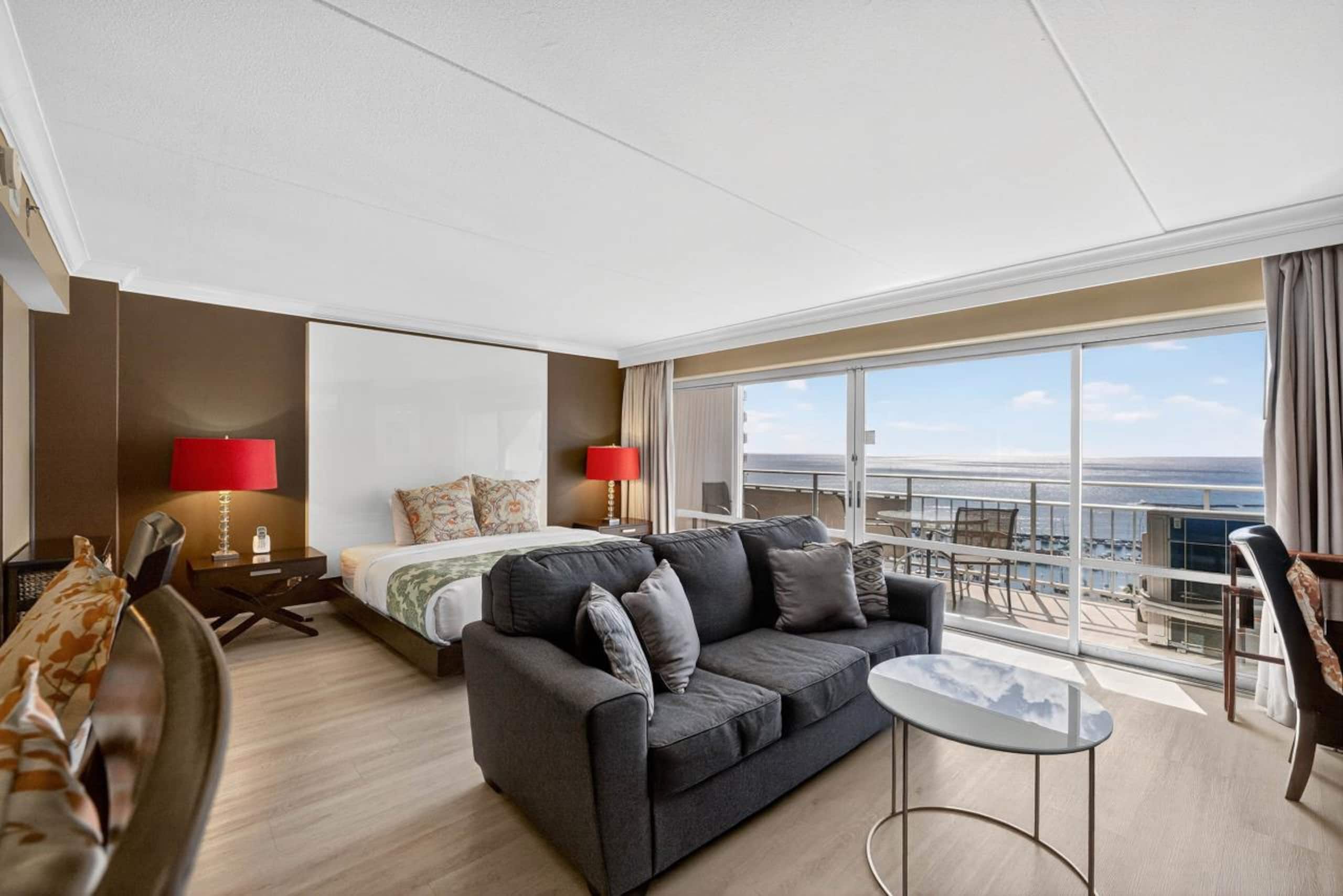 Condo in Honolulu · ★4.84 · 1 bedroom · 2 beds · 1 private bath - Image 10