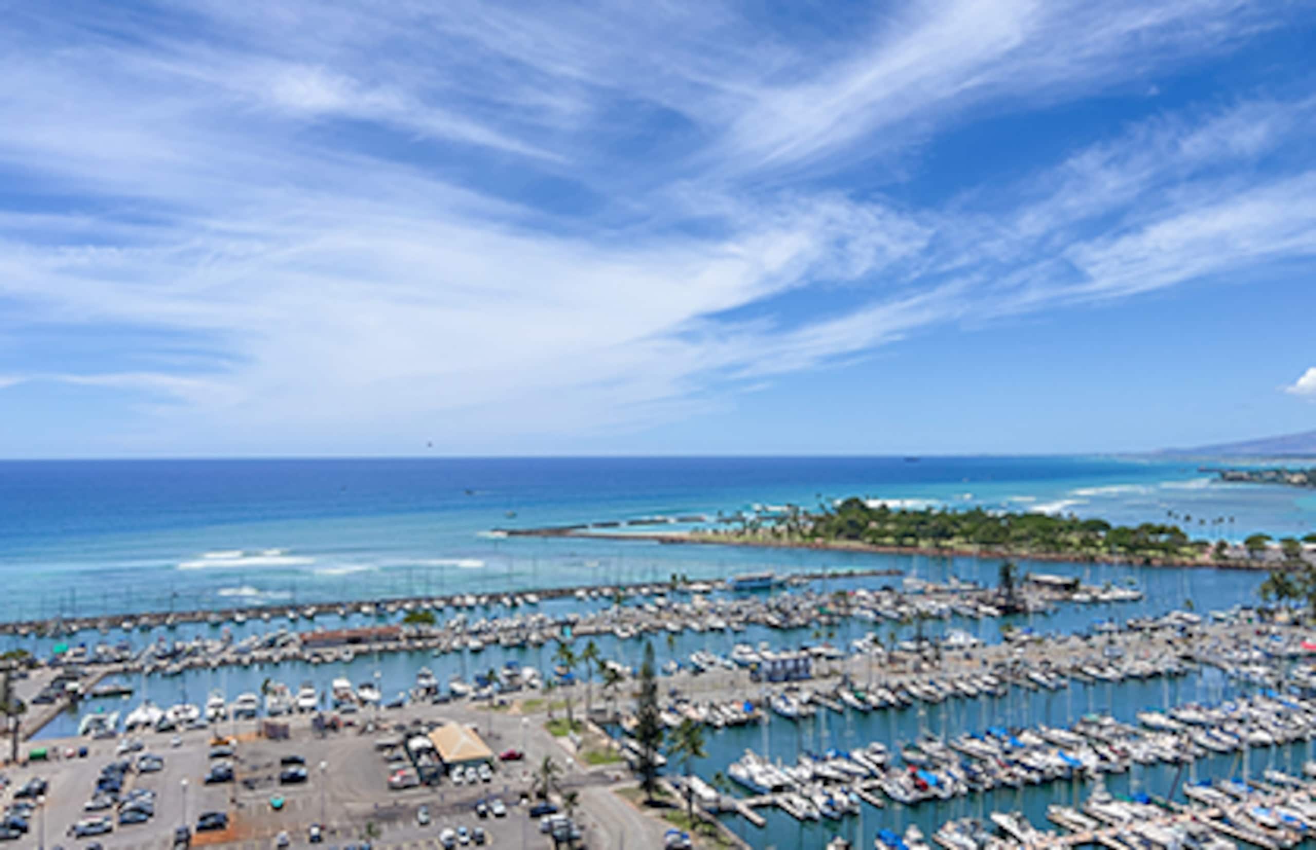 Condo in Honolulu · ★4.84 · 1 bedroom · 2 beds · 1 private bath - Image 24