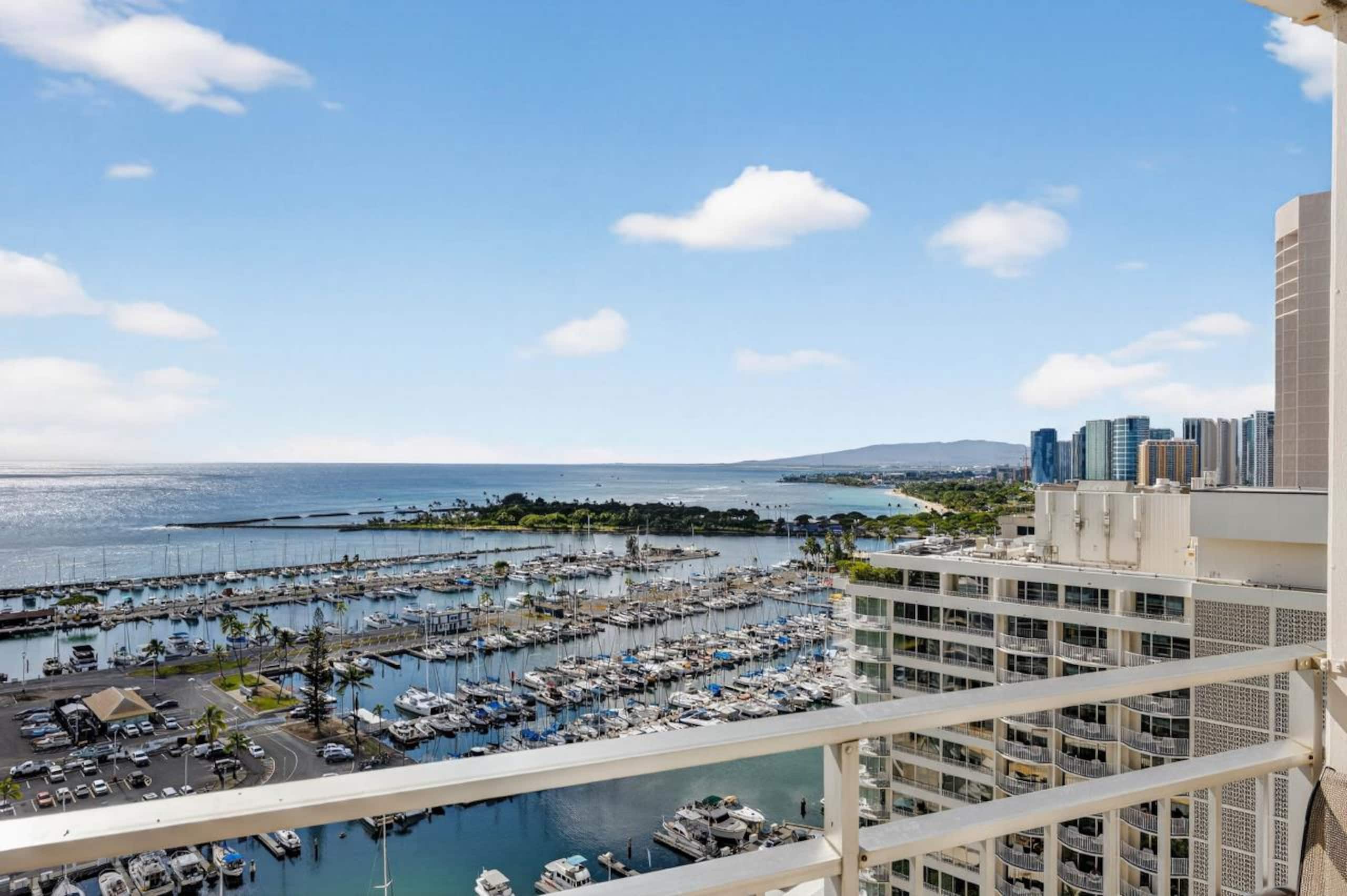 Condo in Honolulu · ★4.84 · 1 bedroom · 2 beds · 1 private bath - Image 17