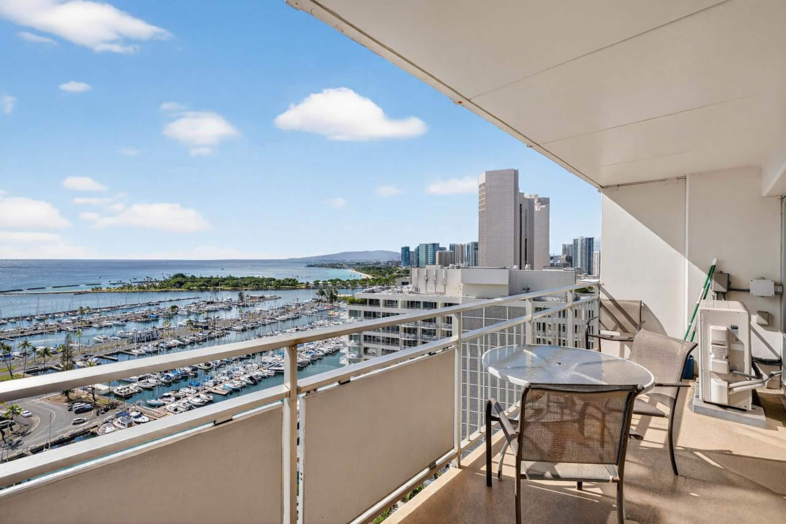 Condo in Honolulu · ★4.84 · 1 bedroom · 2 beds · 1 private bath - Image 16