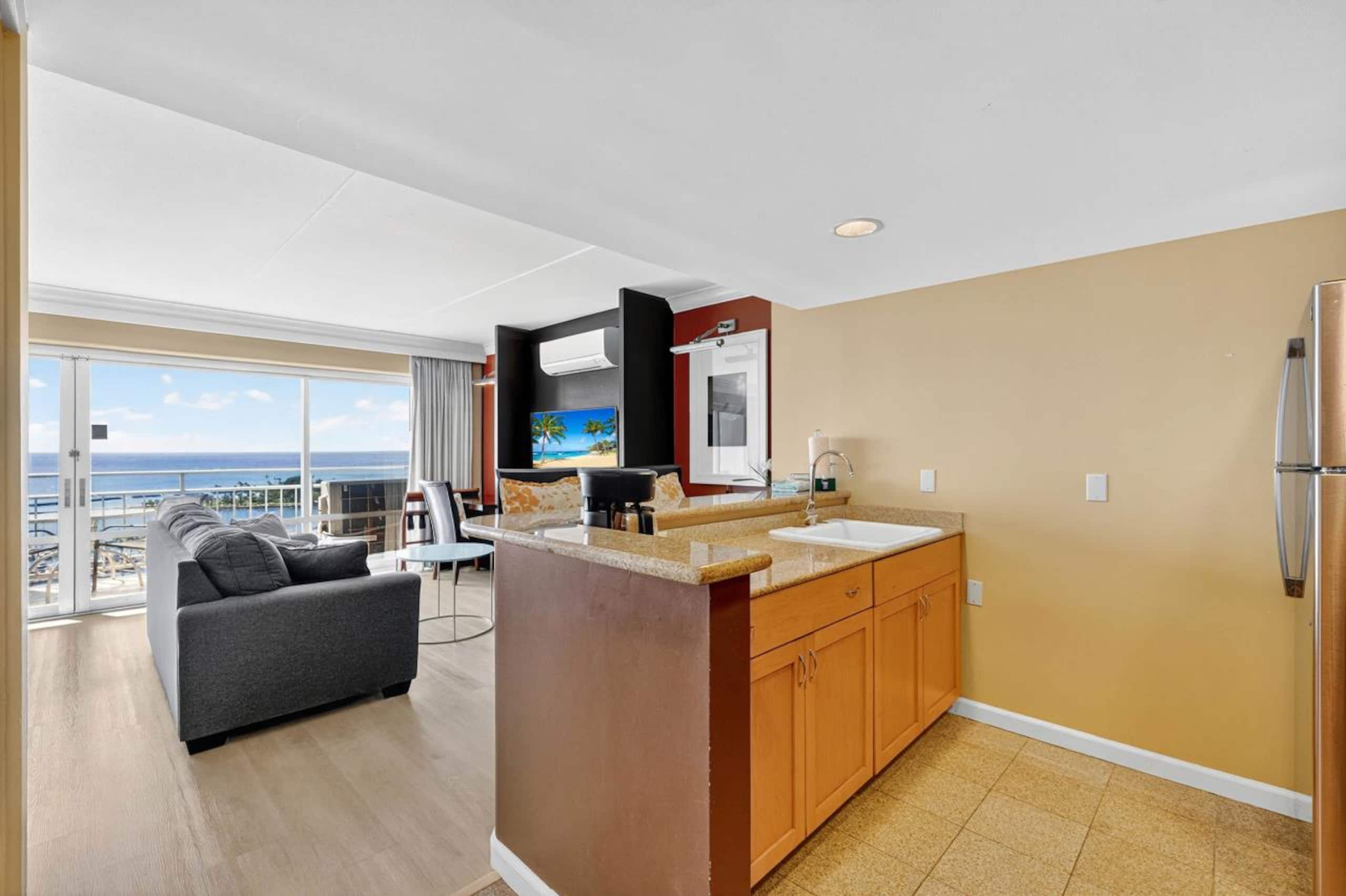 Condo in Honolulu · ★4.84 · 1 bedroom · 2 beds · 1 private bath - Image 4