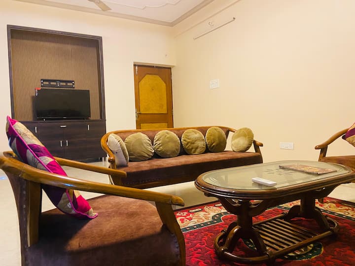 3bhk Near Assi Ghat And Temples - ワーラーナシー