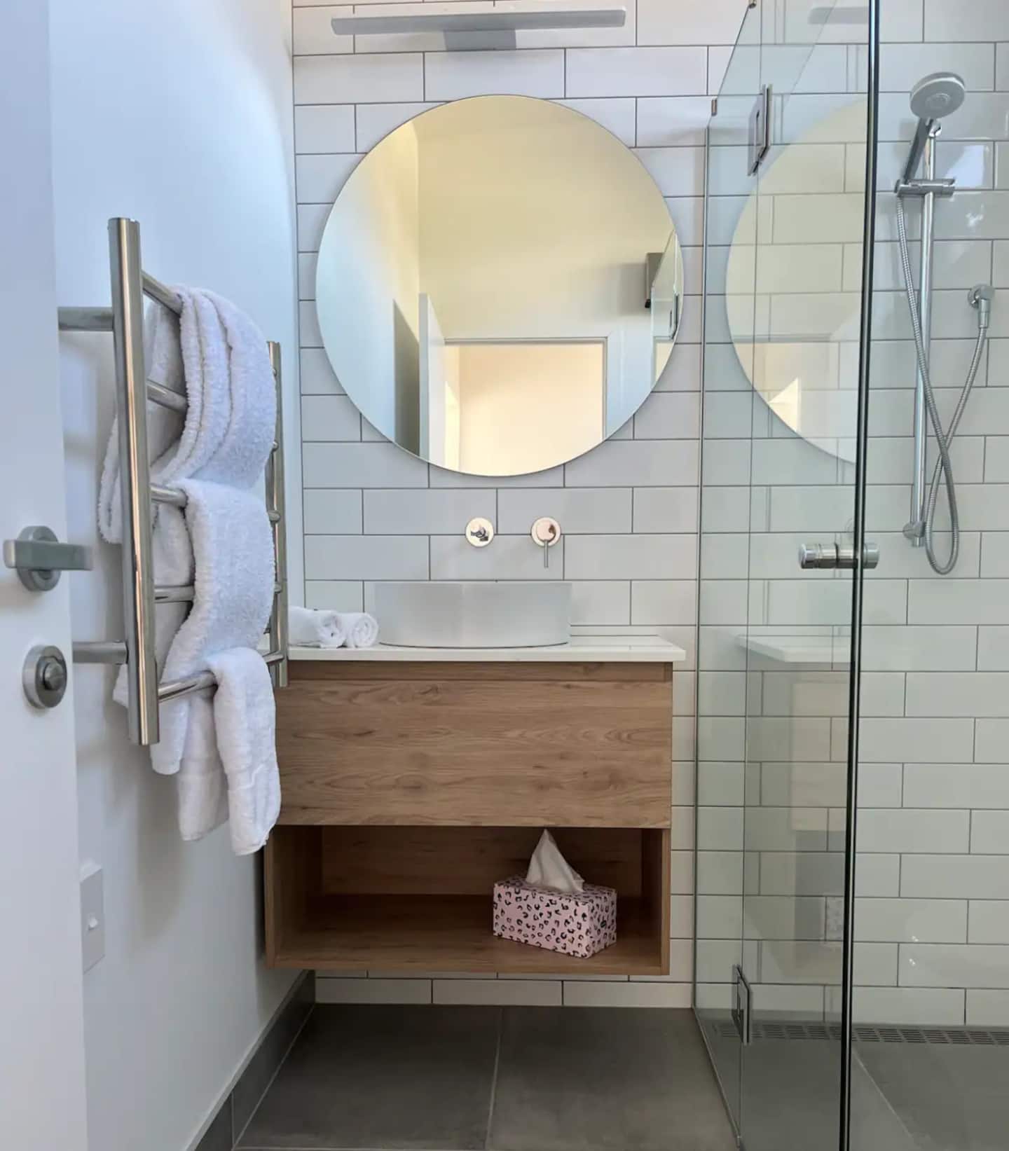 Self-contained Private Queen Bedroom With Ensuite 3