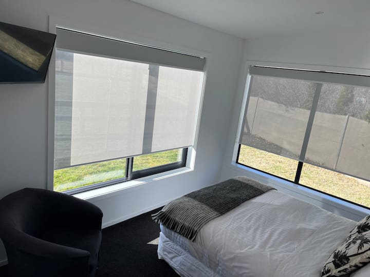 Self-contained Private Queen Bedroom With Ensuite - Omarama