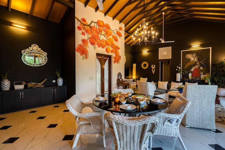 Dining area image 1