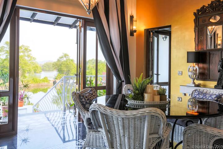 Dining area image 3